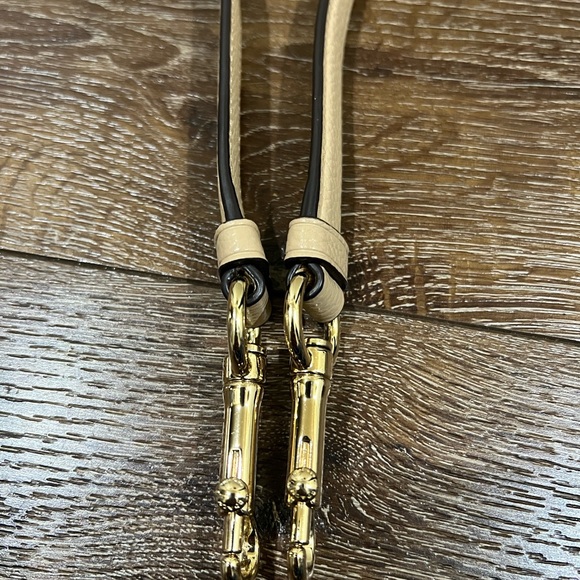 NWOT Coach Cream Leather Crossbody Strap With Gold Hardware - Picture 3 of 8